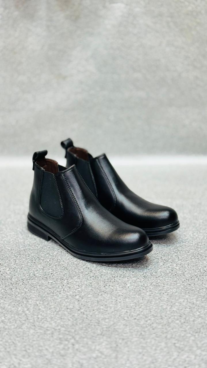 Italian Classic Black Chelsea Boots – Premium Leather Finish