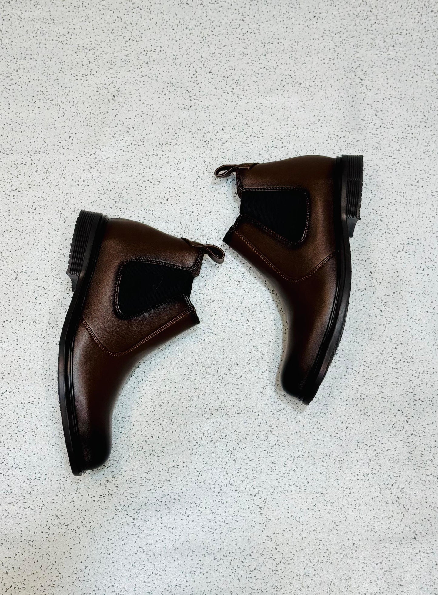 Italian Classic Brown Chelsea Boots – Premium Leather Finish
